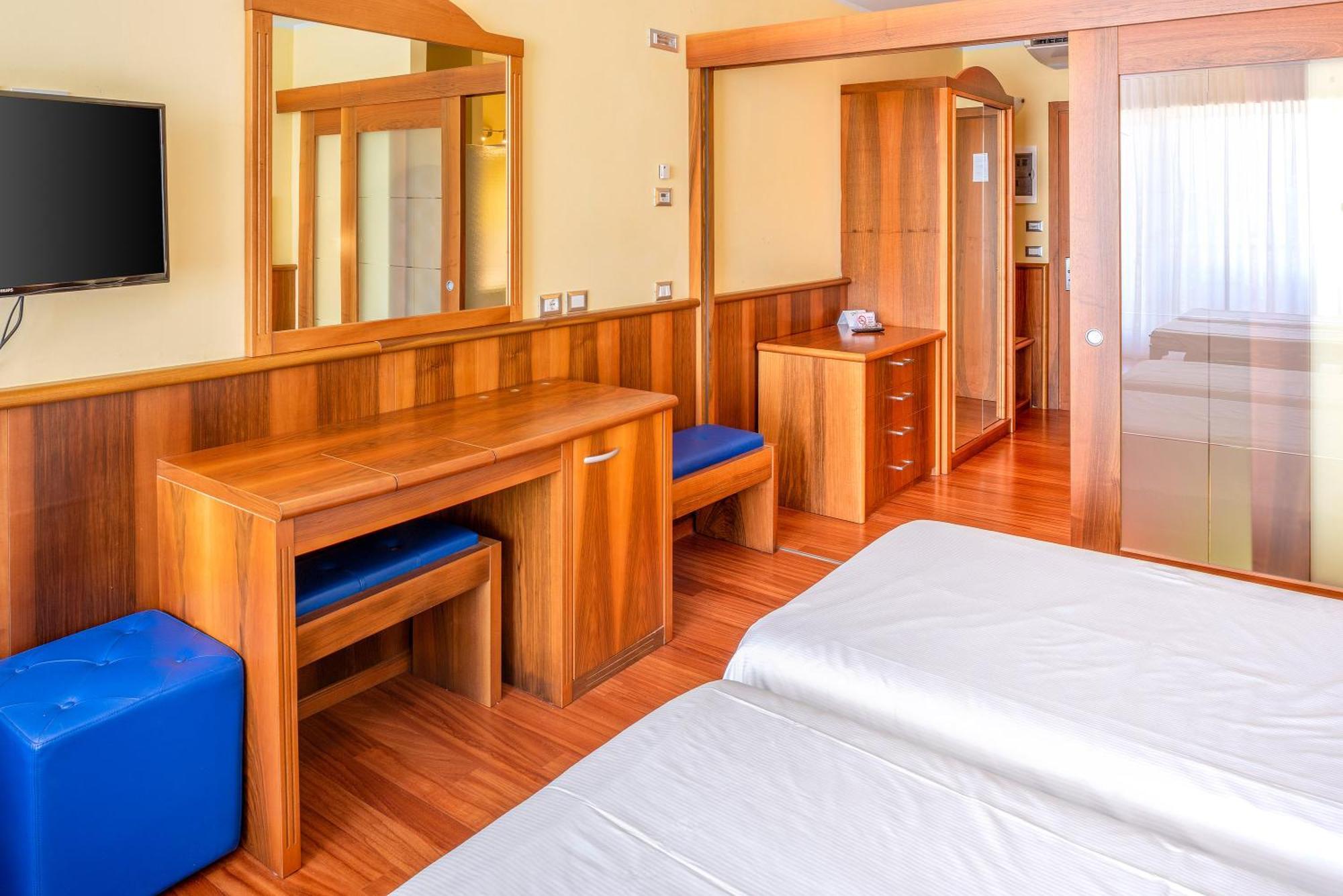 Hotel Internazionale Torri Del Benaco Exteriér fotografie