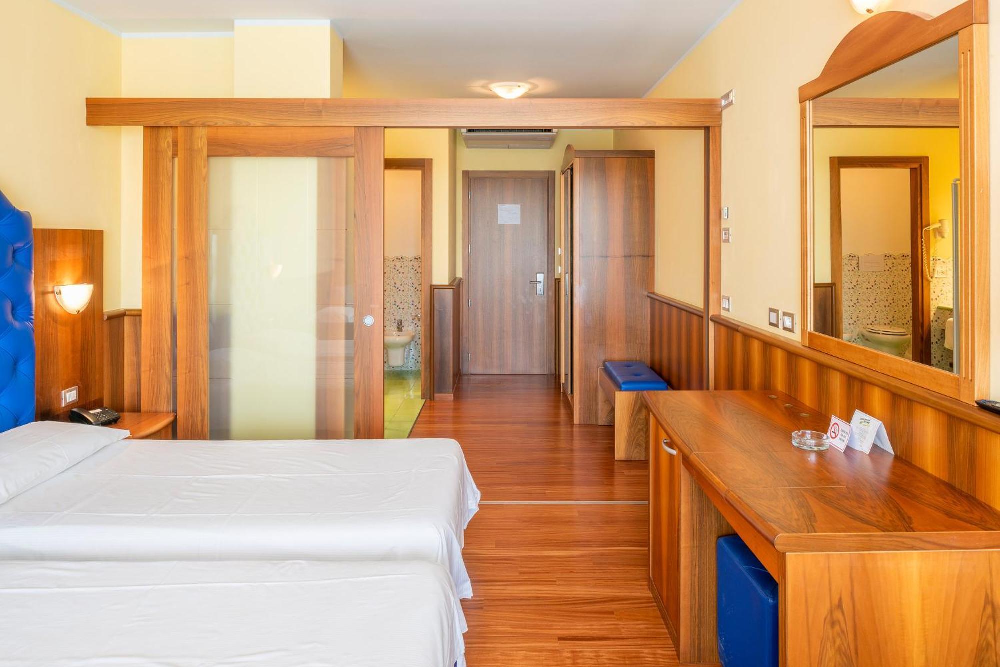 Hotel Internazionale Torri Del Benaco Exteriér fotografie