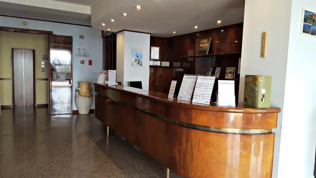Hotel Internazionale Torri Del Benaco Exteriér fotografie